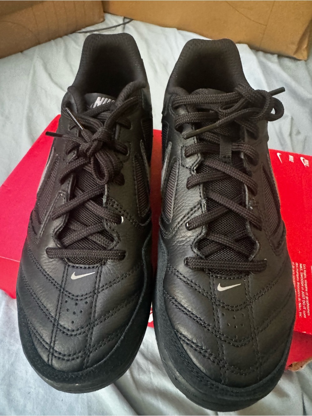 Nike gato indoor soccer shoes size 7.5 me. NIB!
